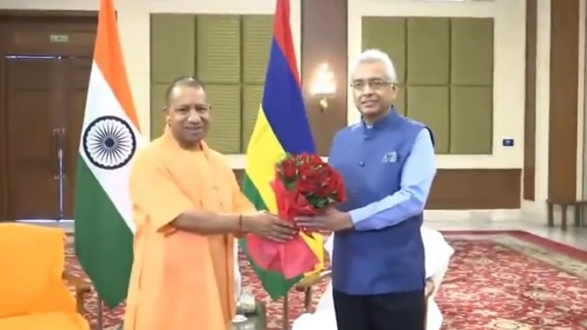 Mauritius PM Meets With UP CM Adityanath, Governor Patel